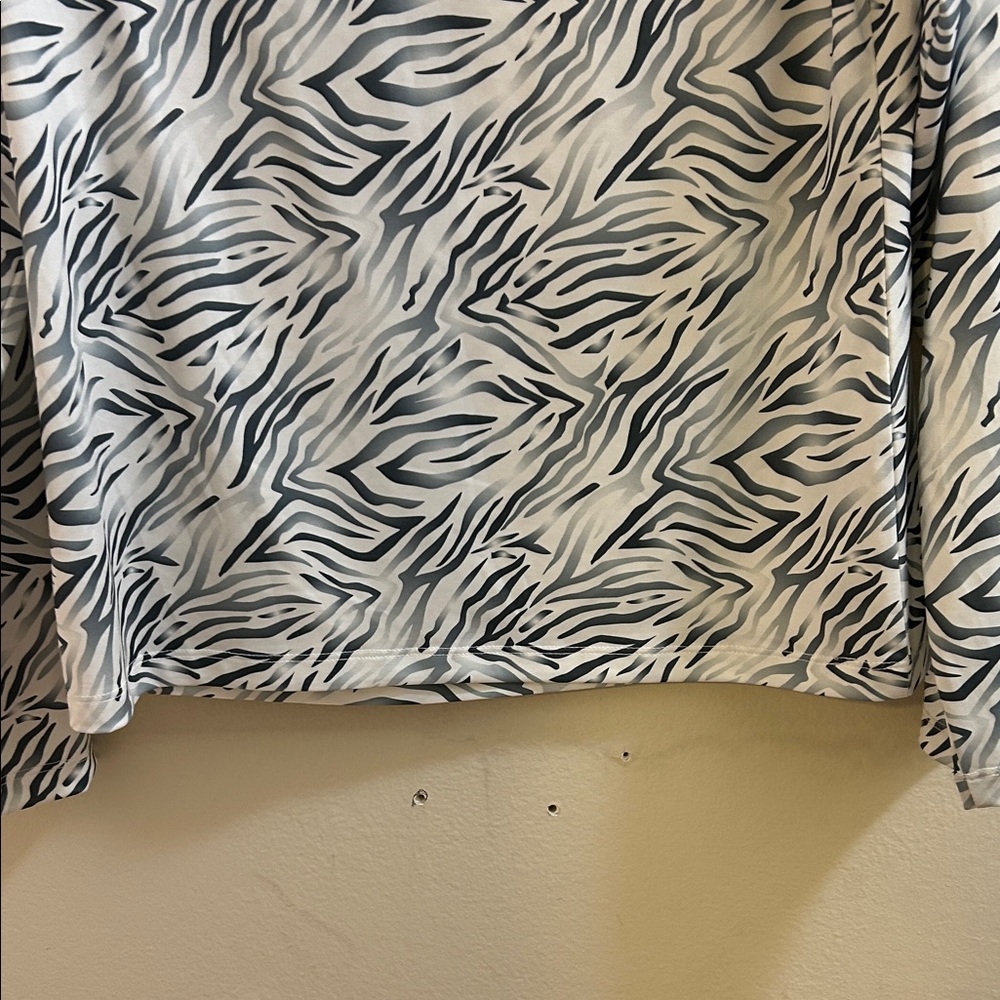 Antigua Zebra Print Long Sleeve 3/4 Zip Top - Picture 8 of 8
